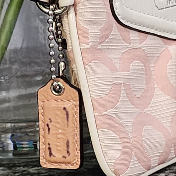 Coach Madison Op Art Shantung Maggie Pink Wristlet- 6×4 - Picture 4 of 4